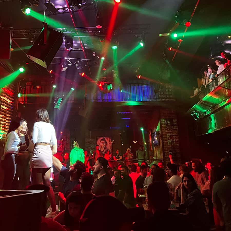 Dubai: Pub Crawl Nightlife Tour - Timing, transport, and the late finish