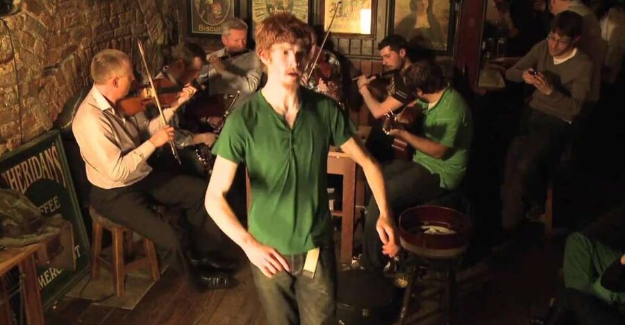 Dublin: Guided Irish Musical Pub Tour - Meeting Molly Malone before the music begins