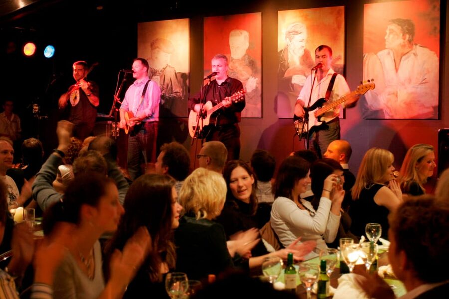 Dublin: Irish Night Show at the Merry Ploughboy Pub - Arriving at 6:30pm for dinner