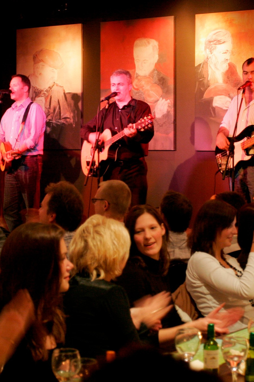 Dublin: Irish Night Show at the Merry Ploughboy Pub - The 8pm performance: songs, stories, and Irish humor