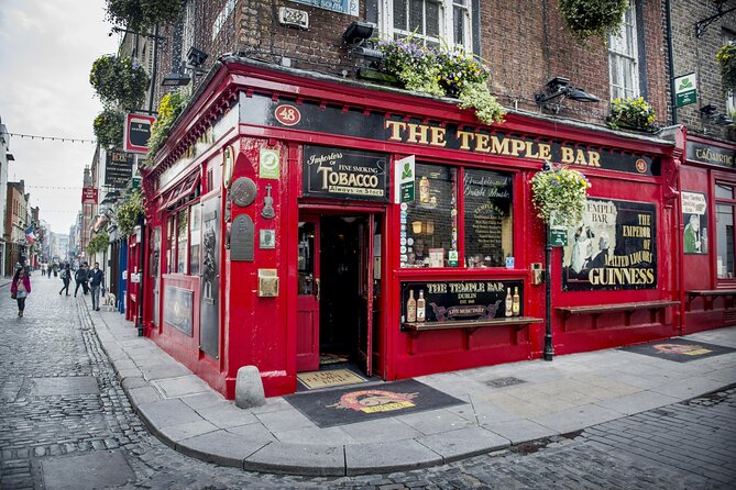 Dublin Old Town: Famous Pubs Exploration Game and Tour - Key points to know before you play