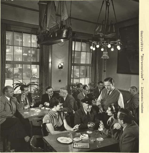 Duisburg-Ruhrot: Historic Harbor Pub Tour - Tante Olga, the Postkutsche, and harbor tales