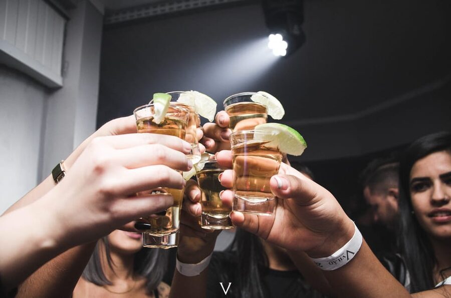 Düsseldorf Pub Crawl - 4 Locations, Shots & Club Entry - Starting near the German Oper am Rhein