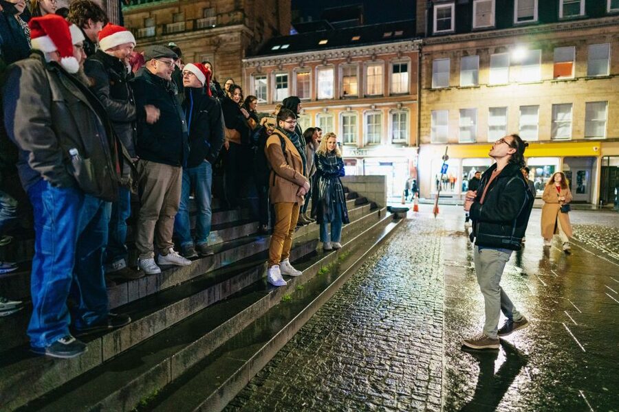 Edinburgh: 7 Bar Pub Crawl with 7 Shots & Discounts - Seven venues, seven different moods