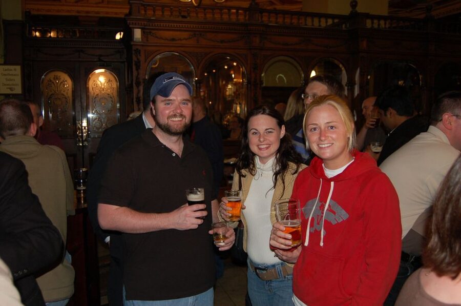 Edinburgh Literary Pub Tour with "Real-Actors" - Harry Potter and Inspector Rebus bring the story forward