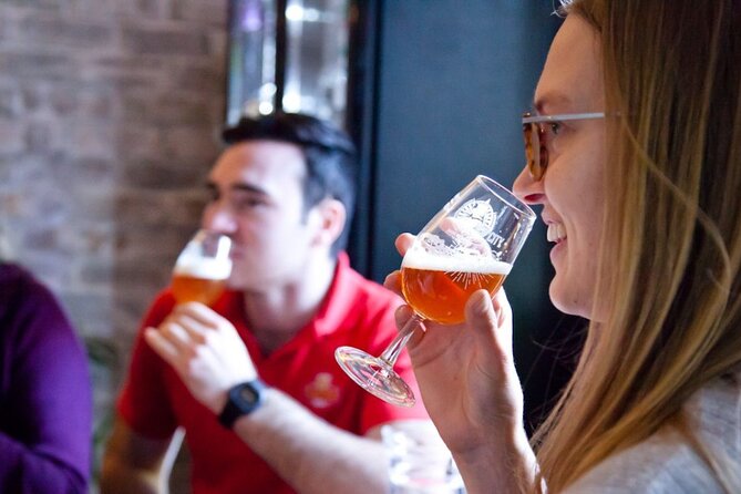 Edinburgh: Pubs & History Walking Tour with Beer Tasting - Starting at St Giles Street in the Old Town