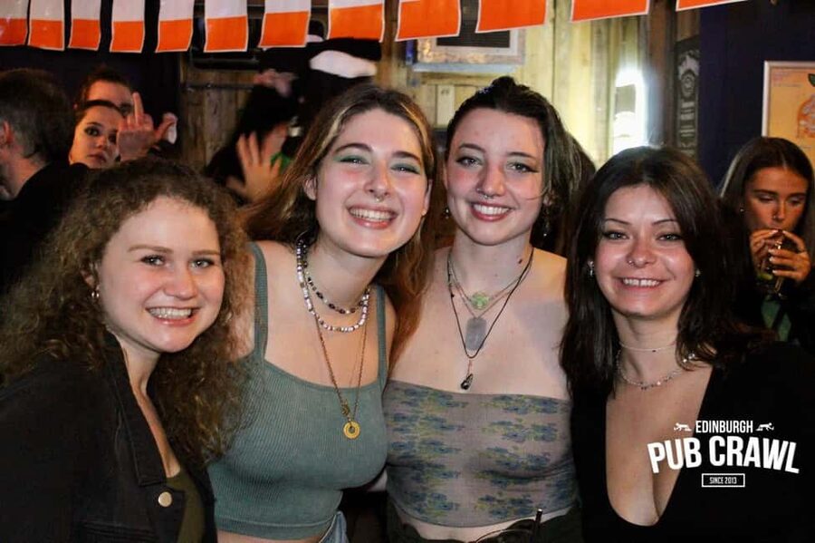 Edinburgh: The Original Pub Crawl 7 Bars 7 Shots & Discounts - Key points at a glance