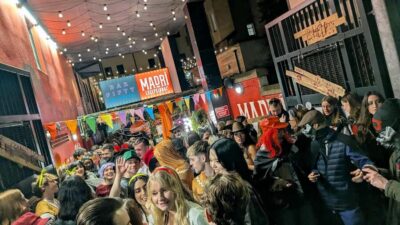 Edinburgh: The Original Pub Crawl 7 Bars 7 Shots & Discounts