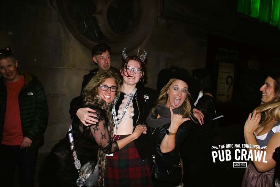 Edinburgh: The Original Pub Crawl 7 Bars 7 Shots & Discounts - Is this a good introduction to Edinburgh nightlife?