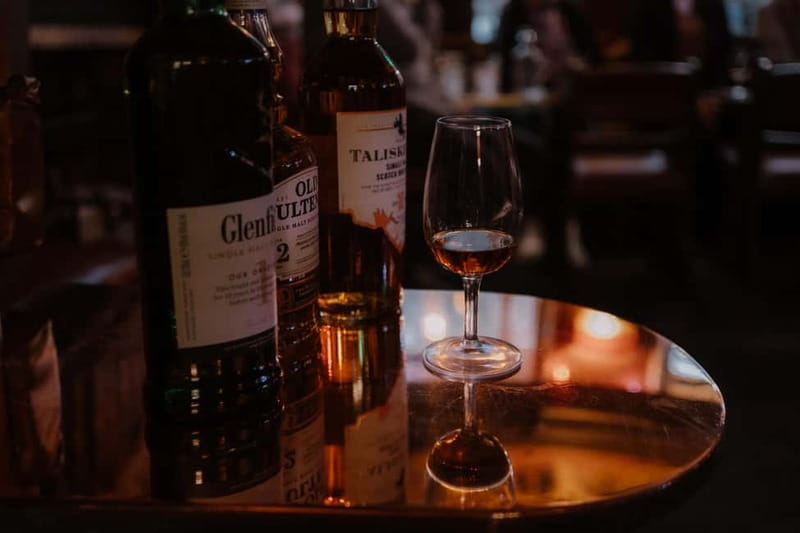 Edinburgh: Whisky Tasting and Storytelling in a Historic Pub - Price, extras, and practical value