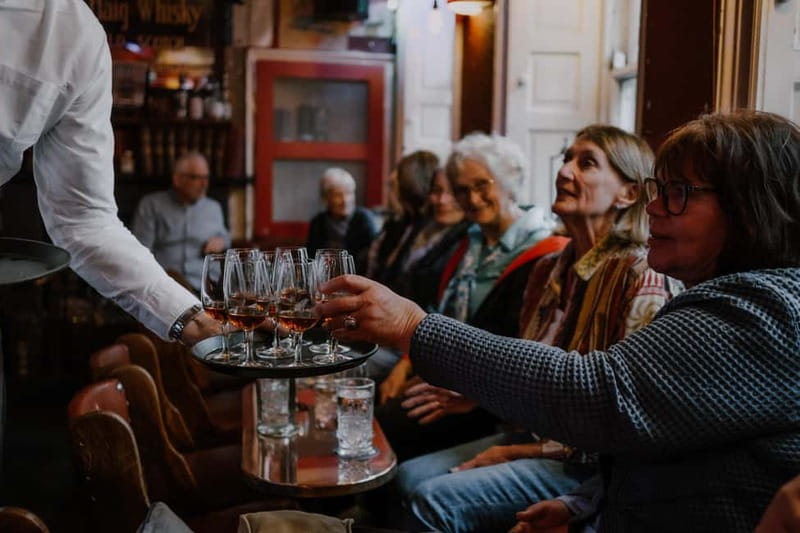 Edinburgh: Whisky Tasting and Storytelling in a Historic Pub - The opening: grain, craft, and the making of Scotch