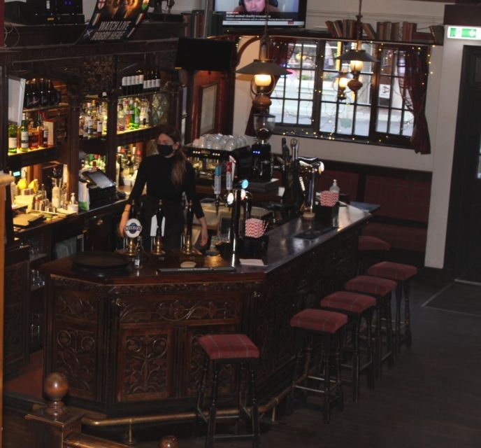 Edinburgh: Whisky Tasting in one of the oldest pubs - A whisky tasting inside a 1591 tollhouse