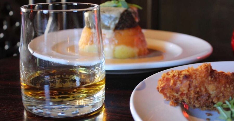 Edinburgh: Whisky Tasting in one of the oldest pubs - What happens during the 45 minutes