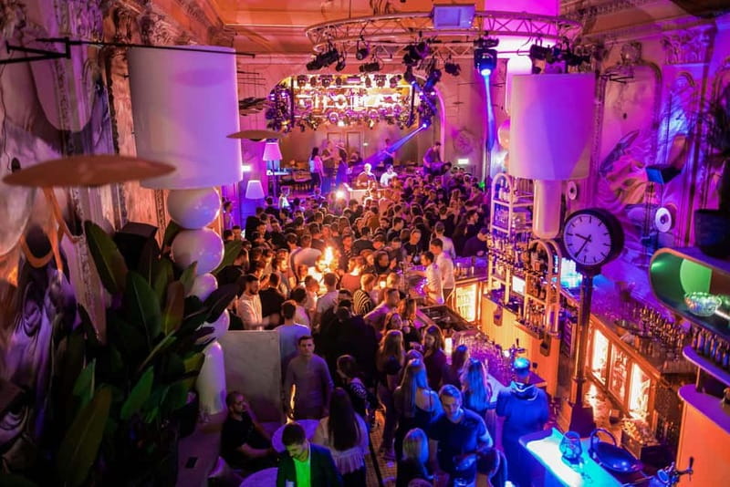 Eindhoven: Pub Crawl with Free Drinks and Entrance - Starting at St. Catharina Church at 21:30