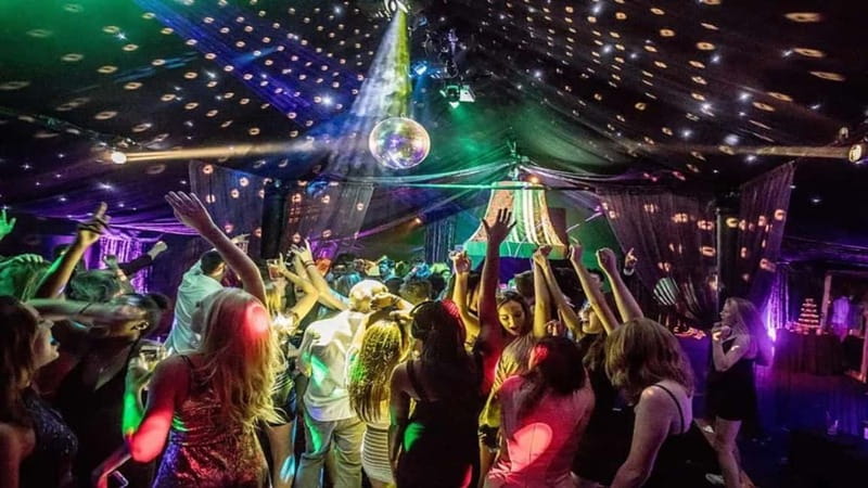 Eindhoven: Pub Crawl with Free Drinks and Entrance - Seeing Stratumseind one stop at a time