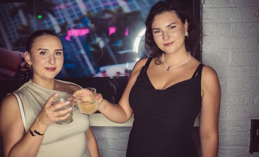 Fun Explorers Pub Crawl with free welcome shots and free ent - Walking through the Old Town between stops