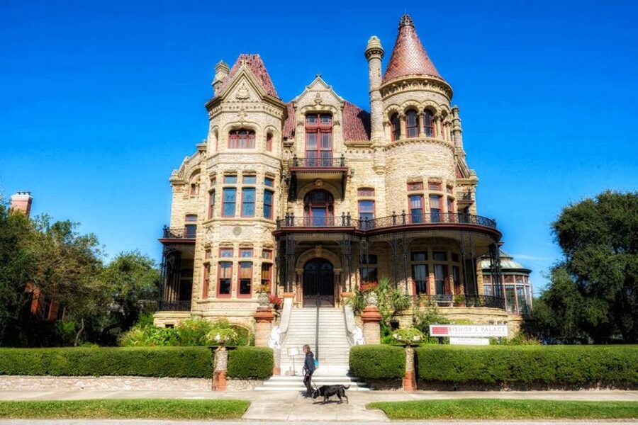 Galveston: Haunted Pub Crawl Walking Tour - A balanced look at the experience
