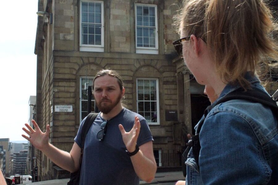 Glasgow: Pubs & History Guided Walking Tour with Beer - Glasgow’s skyline, fortunes, and beer barrels