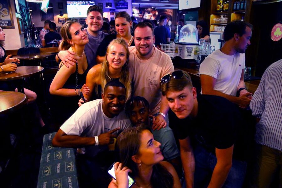 Granada: Pubs & Clubs Crawl with Drinks & Club Entry Ticket - Why this crawl can be a smart first night in Granada