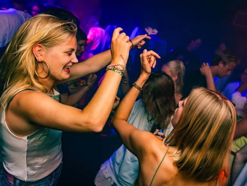 Groningen: Pub Crawl with Pub Quiz, Free Shots and Games - Key points at a glance