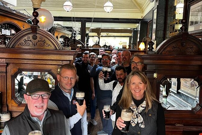 Guinness Storehouse: Entry ticket + Perfect Pint Pub Tour - Learning the proper Guinness pour