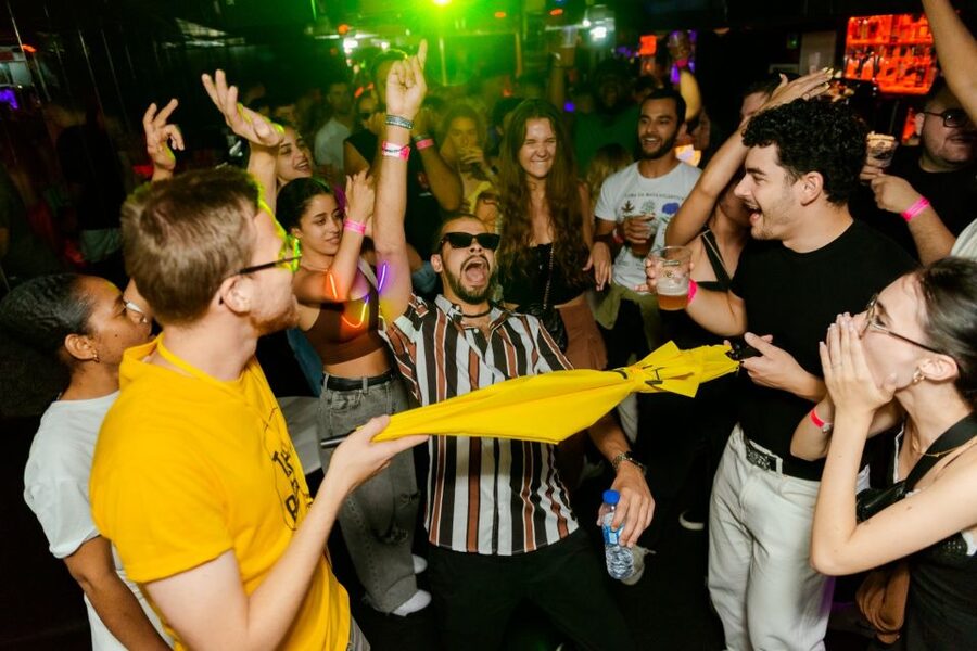 Halloween Haunts: Lisbon Pub Crawl Experience - The second bar and one hour of beer and sangria