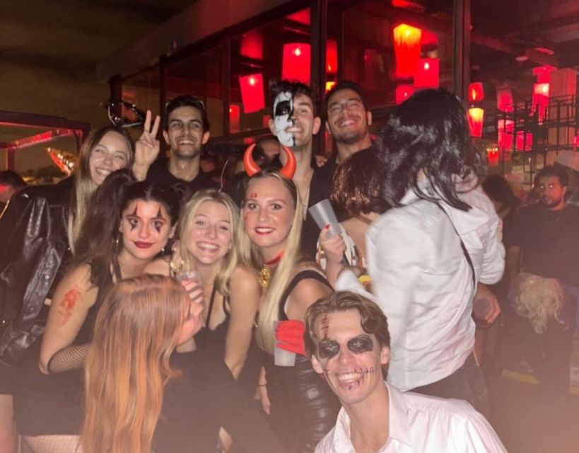 Halloween Haunts: Lisbon Pub Crawl Experience - VIP entry at a Halloween club