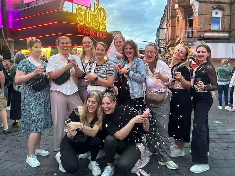 Hamburg Pub Crawl - 4 Locations, Shots & Club Entry - Starting at Beatles-Platz in St. Pauli