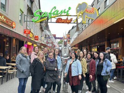 Hamburg: Reeperbahn pub crawl with insider-guide & shots