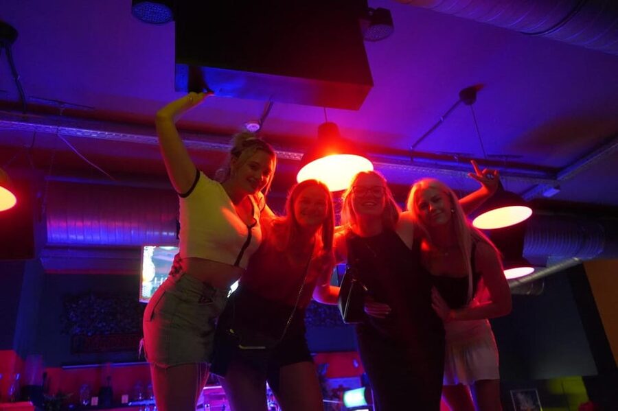 Hamburg: Reeperbahn Pub Crawl with Shots and Games - Who will enjoy this Hamburg night out