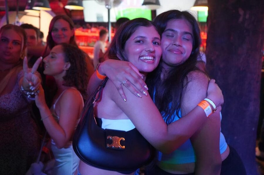 Hamburg: Reeperbahn Pub Crawl with Shots and Games - Timing, cancellation, and practical planning
