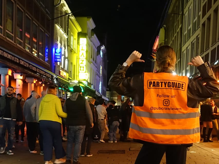 Hannover: Private pub crawl with insider-guide & free shots - The fourth venue and the entry promise