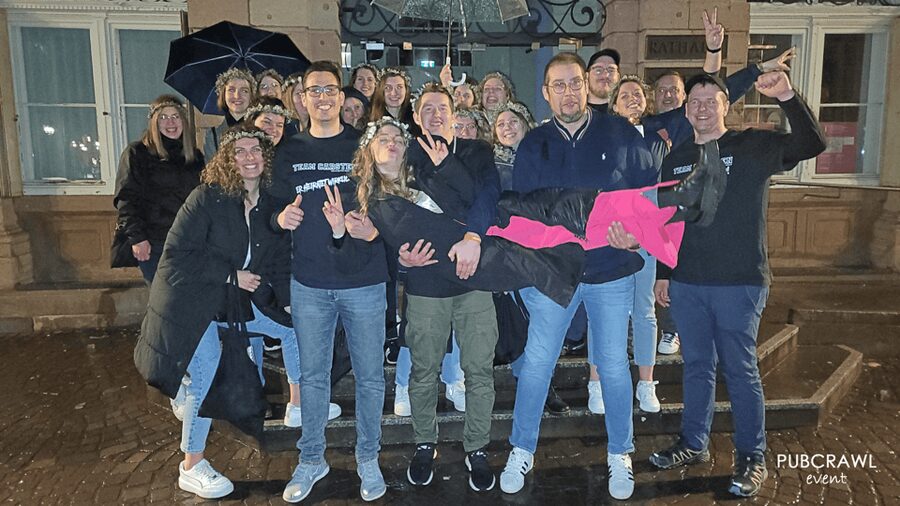 Hannover: Private pub crawl with insider-guide & free shots - Who will enjoy this Hannover night out