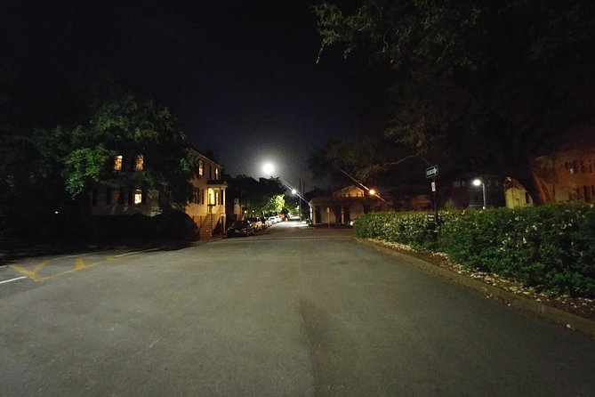 Haunted Savannah Pub Crawl - The important difference between haunted history and ghost stories