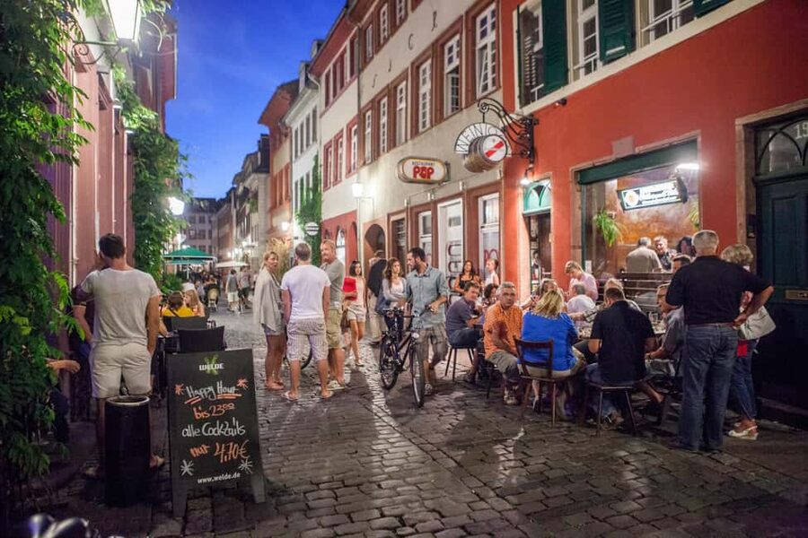 Heidelberg: Pub crawl through the old town, drinks included - A Pause at the Old Bridge