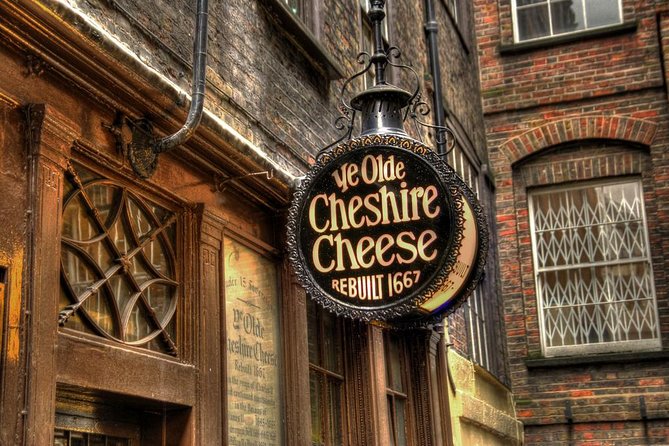 Historic London Pubs Private Walking Tour With Free Drinks! - Key points at a glance