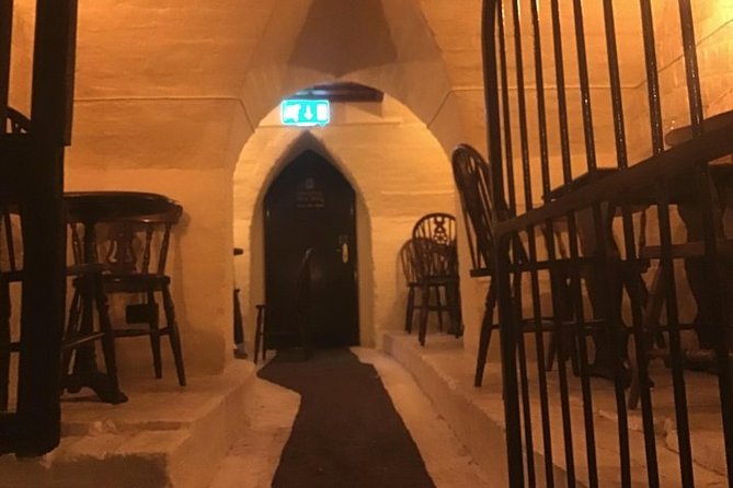 Historic London Pubs Private Walking Tour With Free Drinks! - Clerkenwell and the Crown Tavern