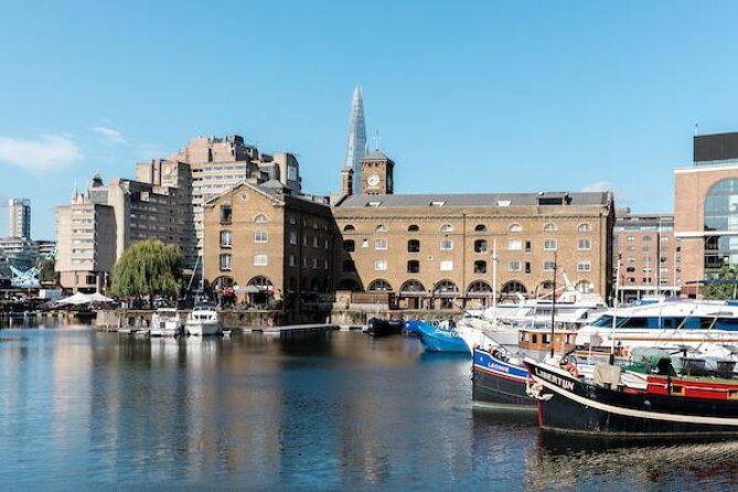Historic walk of East Londons Wapping Docks and its famous Pubs - Key points to know before you book