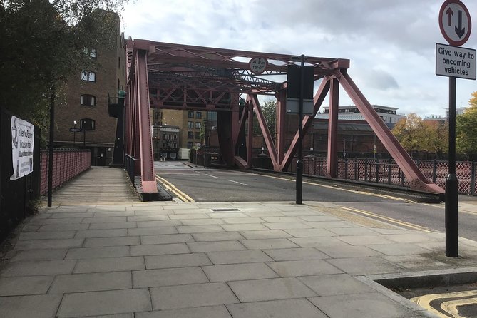 Historic walk of East Londons Wapping Docks and its famous Pubs - Limehouse shows how a working dock changes