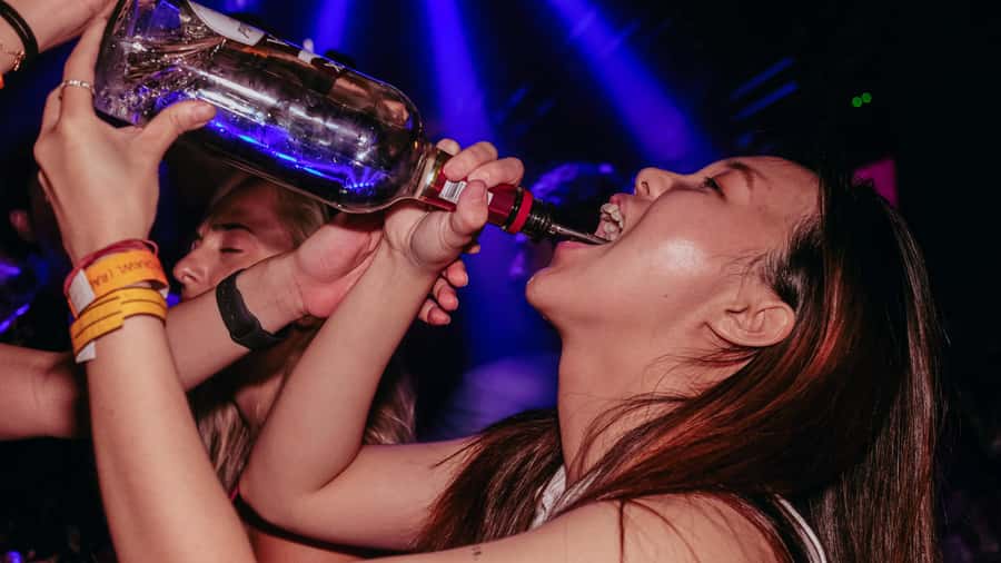 Hong Kong: 3-Hour Lan Kwai Fong Pub Crawl - Starting at Dead& in Lan Kwai Fong