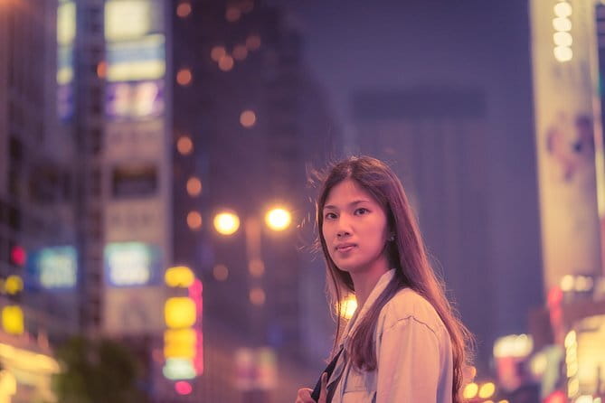 Hong Kong Pub Crawl at Lan Kwai Fong (LKF) - The photographer and the group dynamic