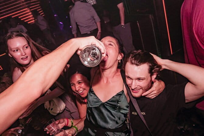 Hong Kong Pub Crawl at Lan Kwai Fong (LKF) - The first bars and the social warm-up