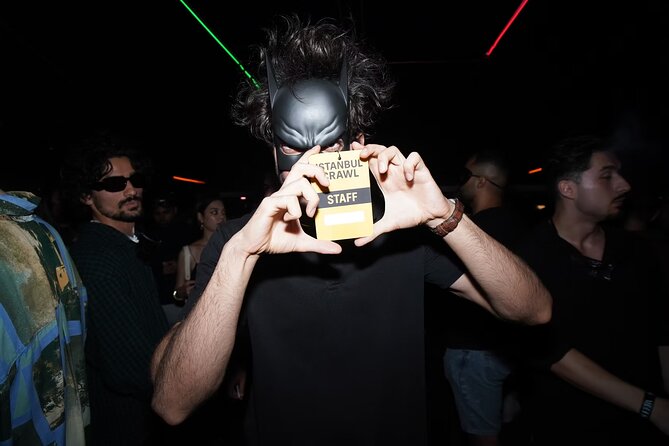Istanbul Nightlife Pub Crawl: 4 Venues, 4 Shots - What the large group changes