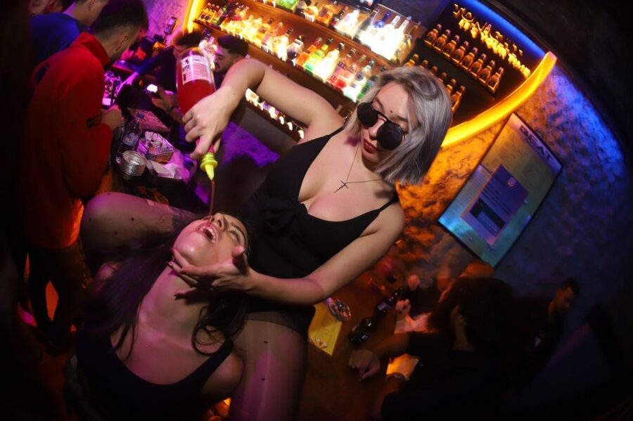 Istanbul: Party Pub Crawl with Party Bus - Photos and the value of the $33 price