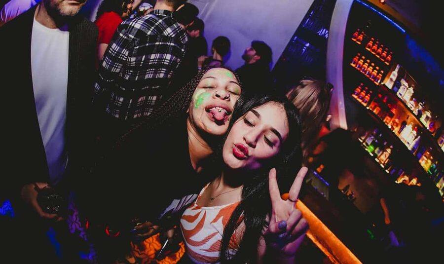 Istanbul: Rooftop Pub Crawl with Party Bus - Starting at Fred Bar in Taksim