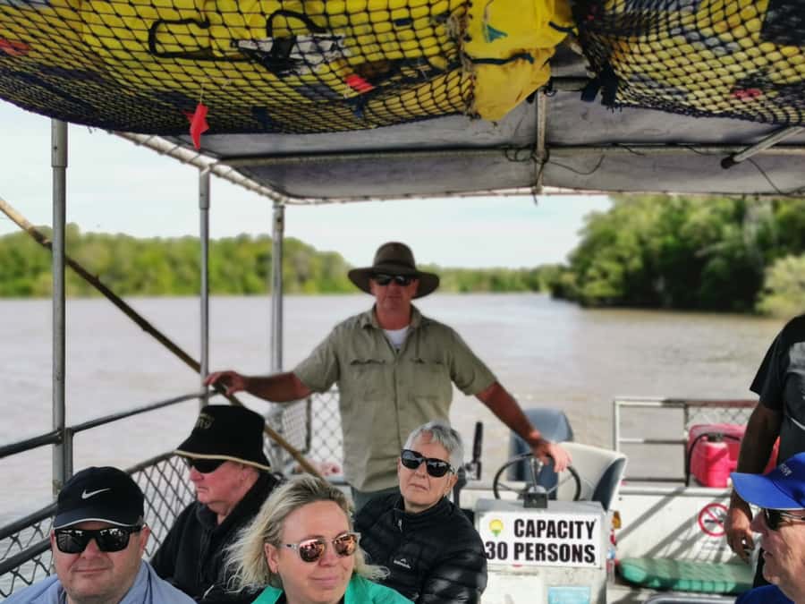 Jumping Croc Cruise, Berry Springs,Fogg Dam & Humpty Doo Pub - Who should book this tour