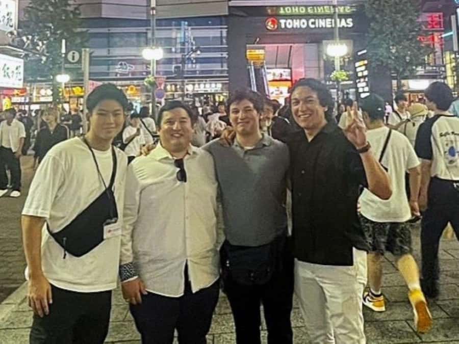 Kabukicho bar hopping & grab a bite tour - Temari sushi at FLOWER WALL MONE