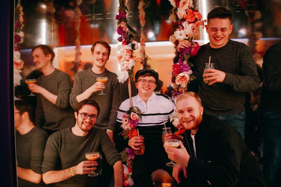 Krakow: Pub, Bar & Club Crawl - The opening hour: free drinks and silly games