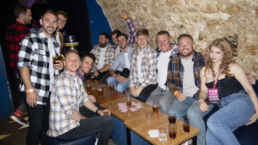 Krakow: Pub Crawl 1H Open Bar, VIP Entry & Welcome Shots - Guides, games, and the social side