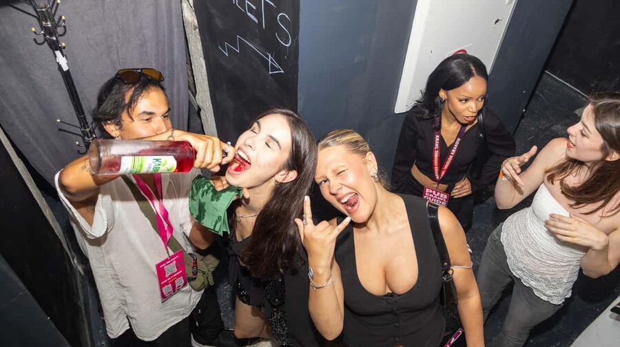 Krakow: Pub Crawl 1H Open Bar, VIP Entry & Welcome Shots - Practical advice for making the night better